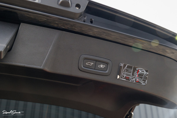 Volvo XC40 2.0 T4 R-Design | Panorama dak | Adaptieve cruise | Memory | Harman Kardon |