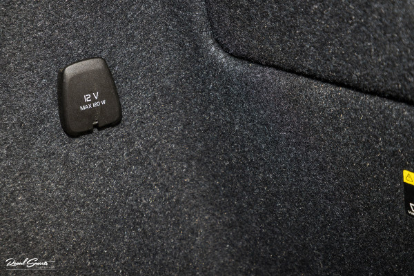 Volvo XC40 2.0 T4 R-Design | Panorama dak | Adaptieve cruise | Memory | Harman Kardon |