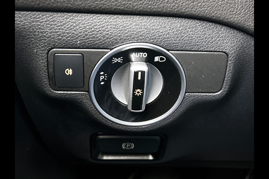 Mercedes-Benz CLA-Klasse 180 Business Solution AMG(Goed OnderH, Panorama, Camera, Carplay, Navi, StoelV, Etc)