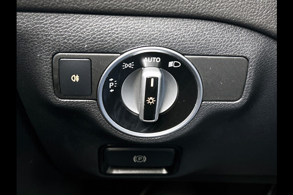 Mercedes-Benz CLA-Klasse 180 Business Solution AMG(Goed OnderH, Panorama, Camera, Carplay, Navi, StoelV, Etc)