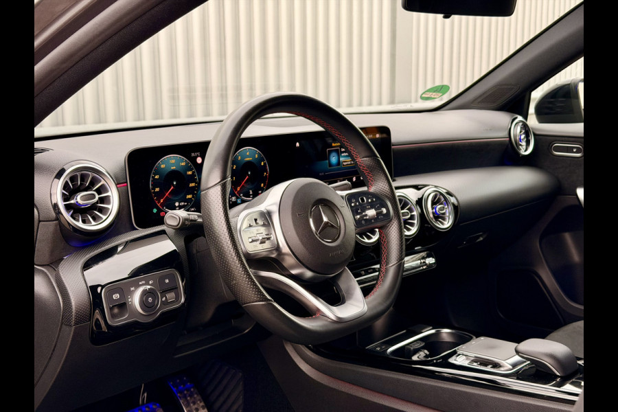 Mercedes-Benz A-Klasse 180 Business Solution AMG A35 Bumpers 19" AMG Velgen | Camera