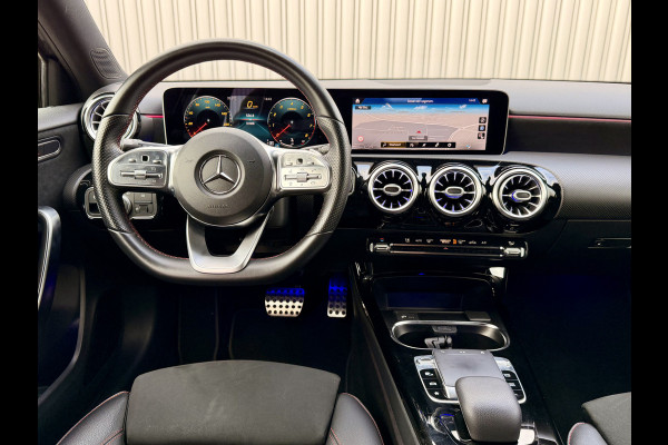 Mercedes-Benz A-Klasse 180 Business Solution AMG A35 Bumpers 19" AMG Velgen | Camera