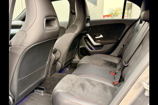 Mercedes-Benz A-Klasse 180 Business Solution AMG A35 Bumpers 19" AMG Velgen | Camera