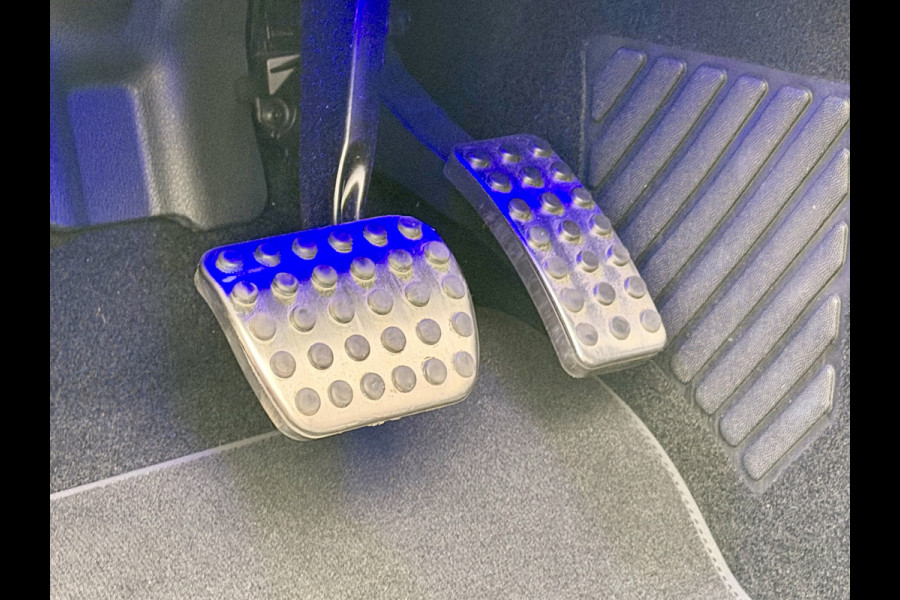 Mercedes-Benz A-Klasse 180 Business Solution AMG A35 Bumpers 19" AMG Velgen | Camera