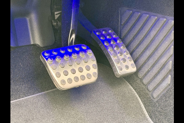 Mercedes-Benz A-Klasse 180 Business Solution AMG A35 Bumpers 19" AMG Velgen | Camera