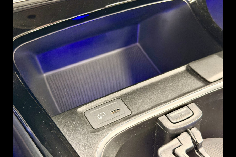 Mercedes-Benz A-Klasse 180 Business Solution AMG A35 Bumpers 19" AMG Velgen | Camera