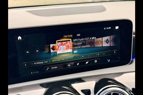 Mercedes-Benz A-Klasse 180 Business Solution AMG A35 Bumpers 19" AMG Velgen | Camera