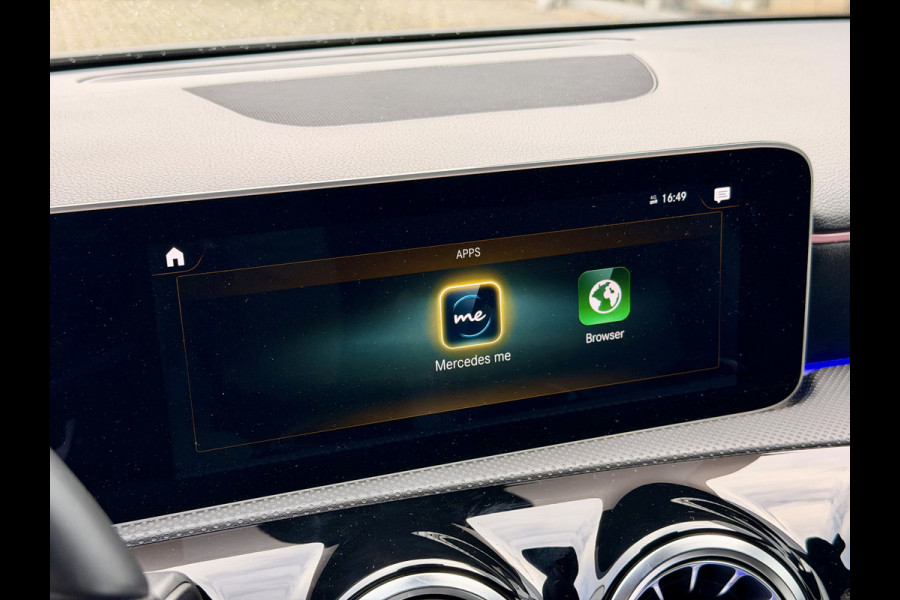 Mercedes-Benz A-Klasse 180 Business Solution AMG A35 Bumpers 19" AMG Velgen | Camera