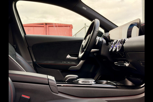 Mercedes-Benz A-Klasse 180 Business Solution AMG A35 Bumpers 19" AMG Velgen | Camera