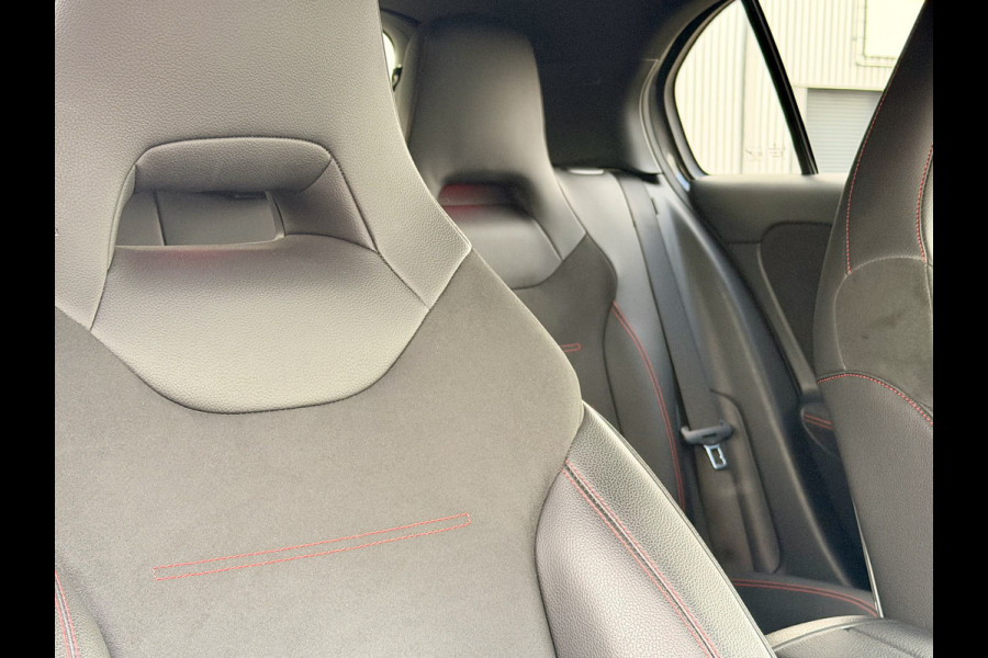 Mercedes-Benz A-Klasse 180 Business Solution AMG A35 Bumpers 19" AMG Velgen | Camera