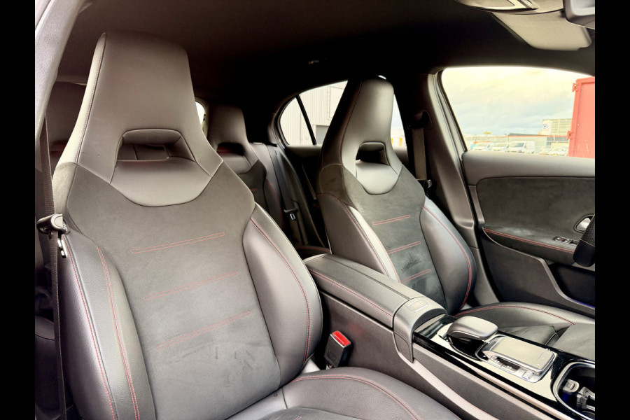 Mercedes-Benz A-Klasse 180 Business Solution AMG A35 Bumpers 19" AMG Velgen | Camera