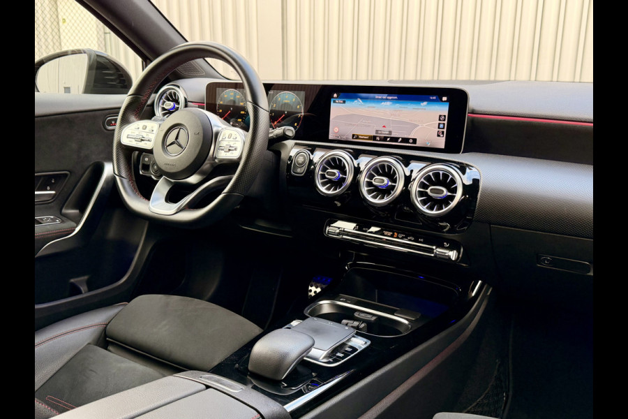 Mercedes-Benz A-Klasse 180 Business Solution AMG A35 Bumpers 19" AMG Velgen | Camera