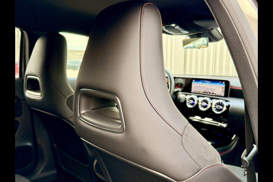 Mercedes-Benz A-Klasse 180 Business Solution AMG A35 Bumpers 19" AMG Velgen | Camera