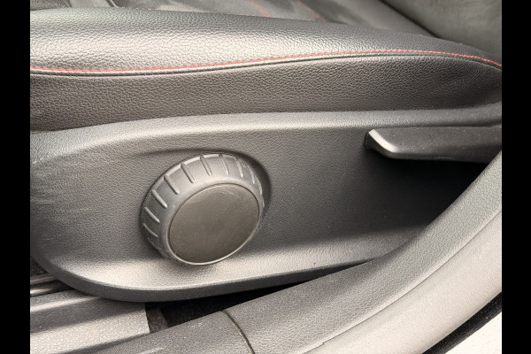 Mercedes-Benz CLA-Klasse Shooting Brake 180 Business Solution AMG NAVI | Camera | Stoelverwarming | 18" velgen