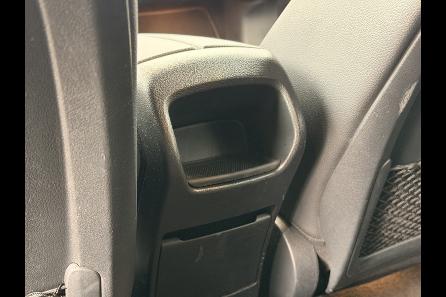 Mercedes-Benz CLA-Klasse Shooting Brake 180 Business Solution AMG NAVI | Camera | Stoelverwarming | 18" velgen