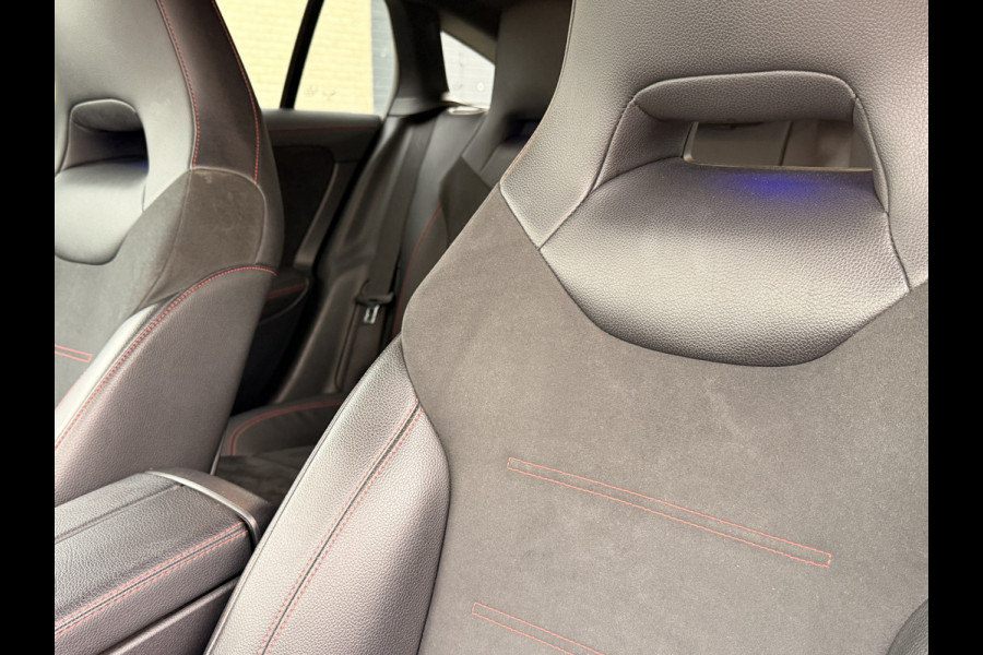 Mercedes-Benz CLA-Klasse Shooting Brake 180 Business Solution AMG NAVI | Camera | Stoelverwarming | 18" velgen