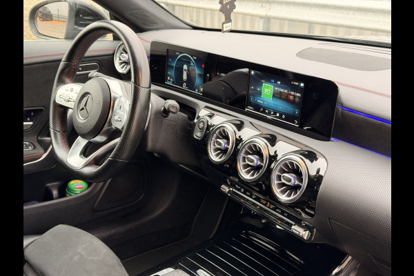 Mercedes-Benz CLA-Klasse Shooting Brake 180 Business Solution AMG NAVI | Camera | Stoelverwarming | 18" velgen