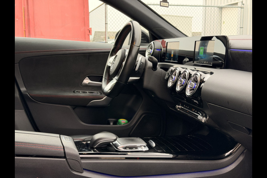 Mercedes-Benz CLA-Klasse Shooting Brake 180 Business Solution AMG NAVI | Camera | Stoelverwarming | 18" velgen