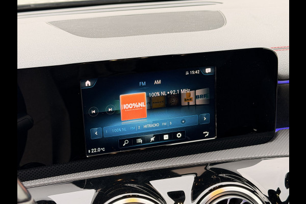 Mercedes-Benz CLA-Klasse Shooting Brake 180 Business Solution AMG NAVI | Camera | Stoelverwarming | 18" velgen