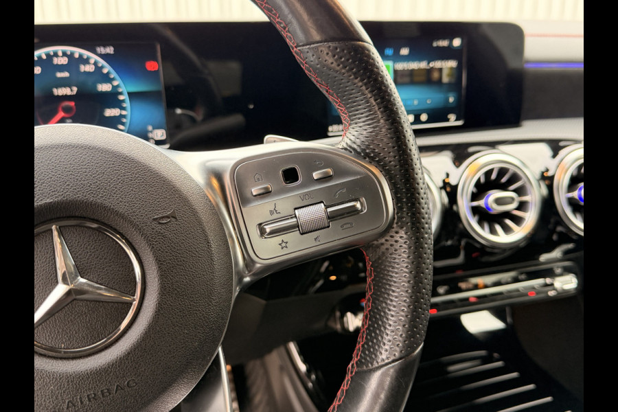 Mercedes-Benz CLA-Klasse Shooting Brake 180 Business Solution AMG NAVI | Camera | Stoelverwarming | 18" velgen