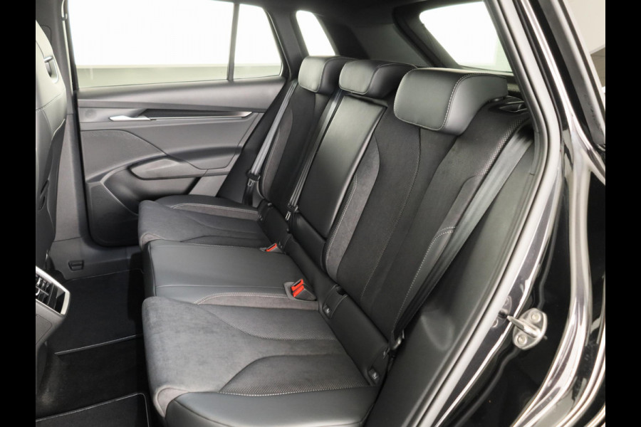 Škoda Elroq 60 Sportline 204pk | Adaptive Cruise Control | 20 inch | Blind Spot | Stoelverwarming