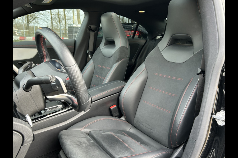 Mercedes-Benz CLA-Klasse 250e AMG // Panoramadak // Carplay // MultiBeam LED // Sfeerverlichting // Night pakket // Keyless // 18" AMG