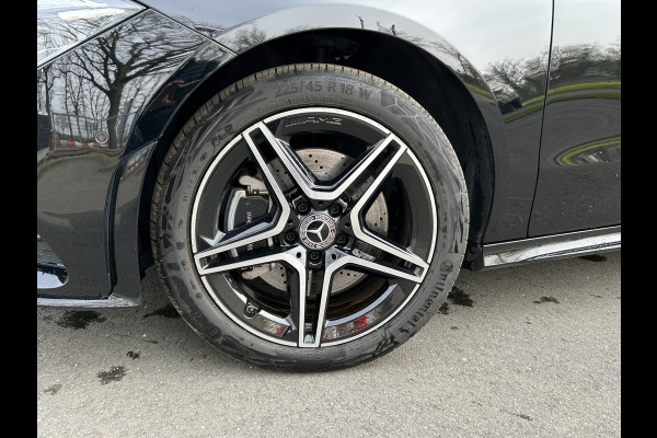 Mercedes-Benz CLA-Klasse 250e AMG // Panoramadak // Carplay // MultiBeam LED // Sfeerverlichting // Night pakket // Keyless // 18" AMG