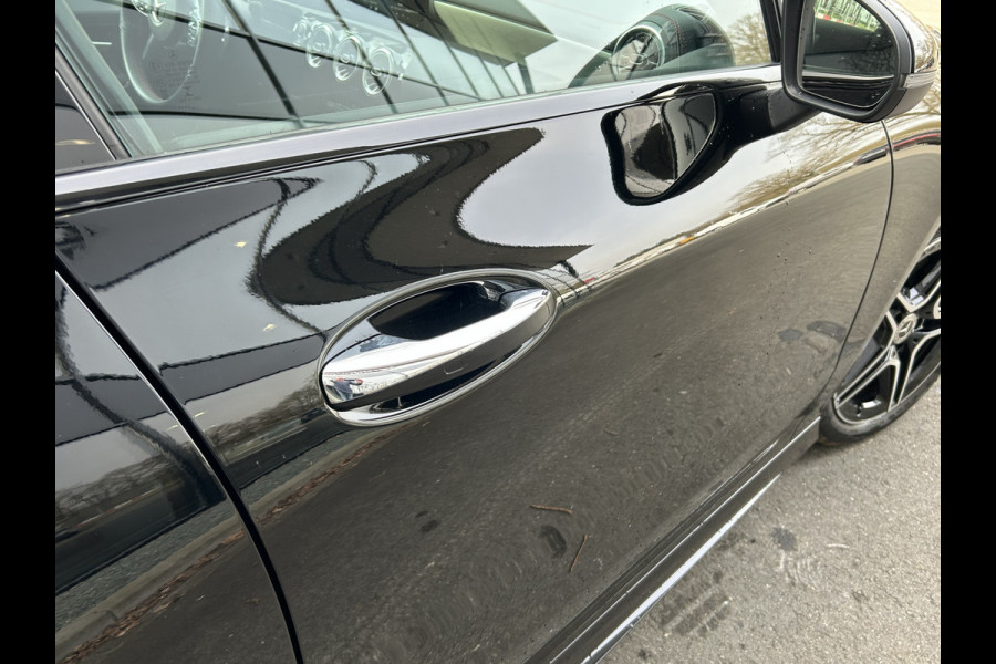 Mercedes-Benz CLA-Klasse 250e AMG // Panoramadak // Carplay // MultiBeam LED // Sfeerverlichting // Night pakket // Keyless // 18" AMG