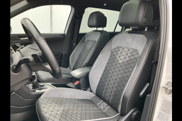 Volkswagen Tiguan Allspace 1.5 TSI R-Line 7p. Pano.dak Stoelverw. Carplay Business+