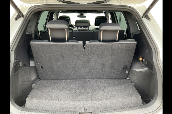 Volkswagen Tiguan Allspace 1.5 TSI R-Line 7p. Pano.dak Stoelverw. Carplay Business+