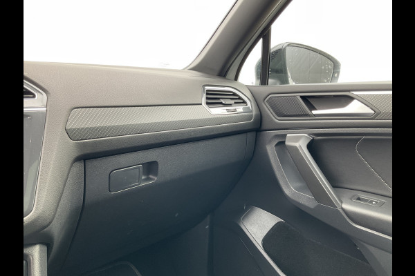 Volkswagen Tiguan Allspace 1.5 TSI R-Line 7p. Pano.dak Stoelverw. Carplay Business+