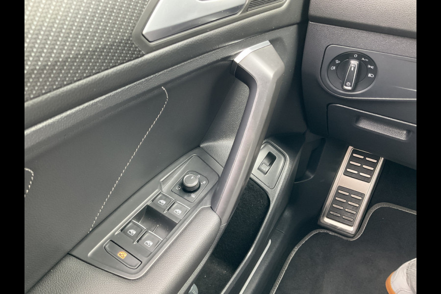 Volkswagen Tiguan Allspace 1.5 TSI R-Line 7p. Pano.dak Stoelverw. Carplay Business+