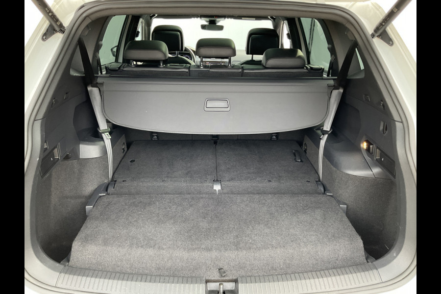 Volkswagen Tiguan Allspace 1.5 TSI R-Line 7p. Pano.dak Stoelverw. Carplay Business+