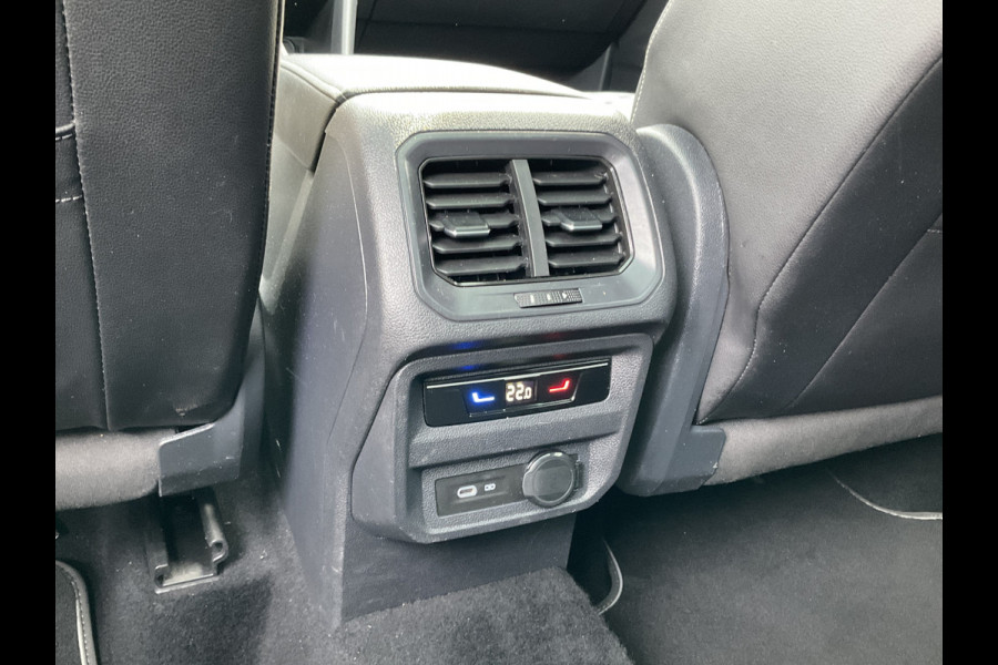 Volkswagen Tiguan Allspace 1.5 TSI R-Line 7p. Pano.dak Stoelverw. Carplay Business+