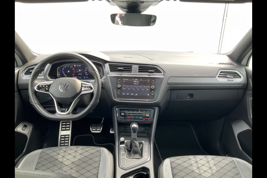 Volkswagen Tiguan Allspace 1.5 TSI R-Line 7p. Pano.dak Stoelverw. Carplay Business+