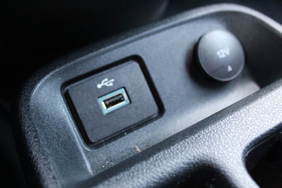 Ford Transit Connect 1.0-100pk Ecoboost L1 Trend. Dames en heren ondernemers, let op: benzine uitvoering ! Parkeersensoren, Cruise Control, Airco, Zijschuifdeur rechts etc.