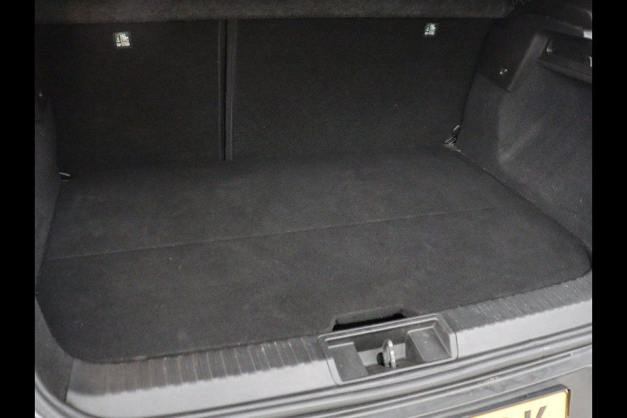 Renault Captur 1.6 E-Tech full hybrid 145 iconic | Carplay | LED | PDC | Cruise control | Climate control | Navigatie | Vitual Cockpit