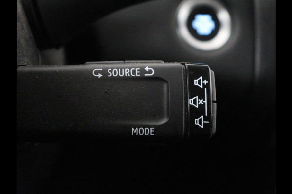 Renault Captur 1.6 E-Tech full hybrid 145 iconic | Carplay | LED | PDC | Cruise control | Climate control | Navigatie | Vitual Cockpit