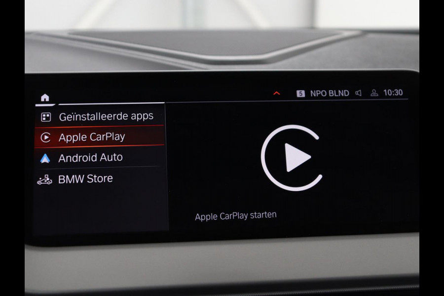 BMW 1-serie 120i Business Edition Plus | Leder | Sportstoelen | Carplay | Stoelverwarming | Live Cockpit | Parkeerhulp | Climate control