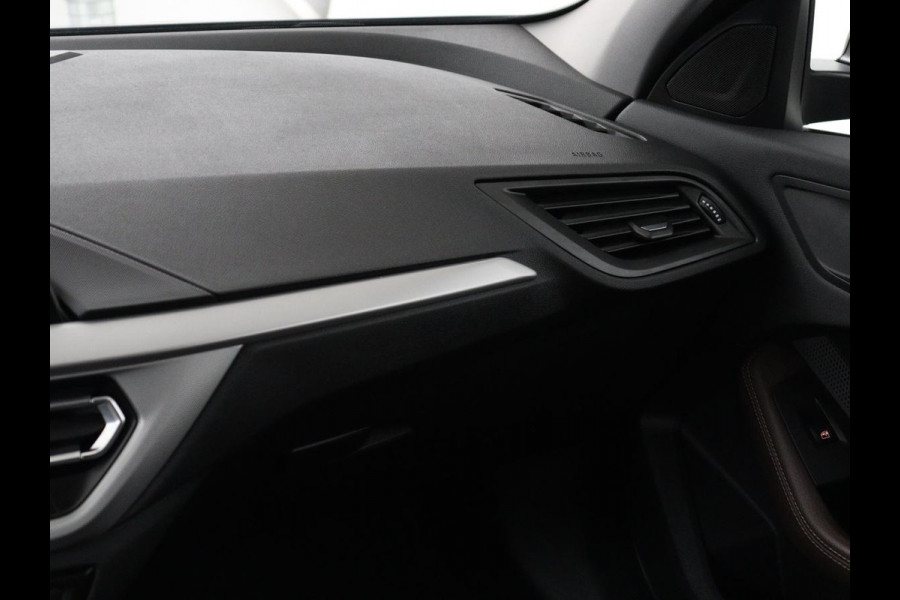 BMW 1-serie 120i Business Edition Plus | Leder | Sportstoelen | Carplay | Stoelverwarming | Live Cockpit | Parkeerhulp | Climate control