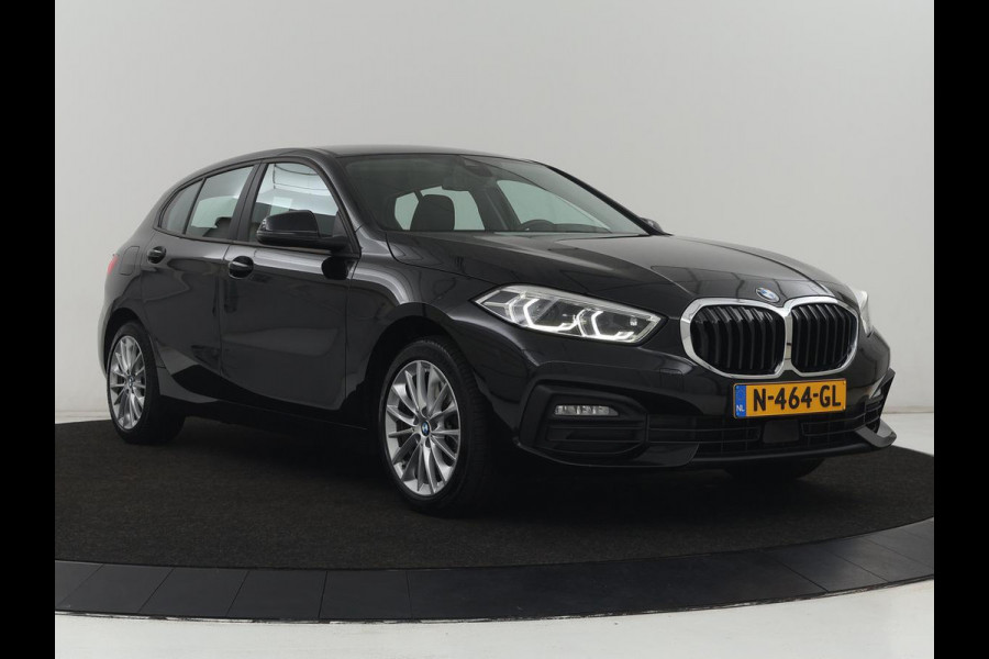 BMW 1-serie 120i Business Edition Plus | Leder | Sportstoelen | Carplay | Stoelverwarming | Live Cockpit | Parkeerhulp | Climate control