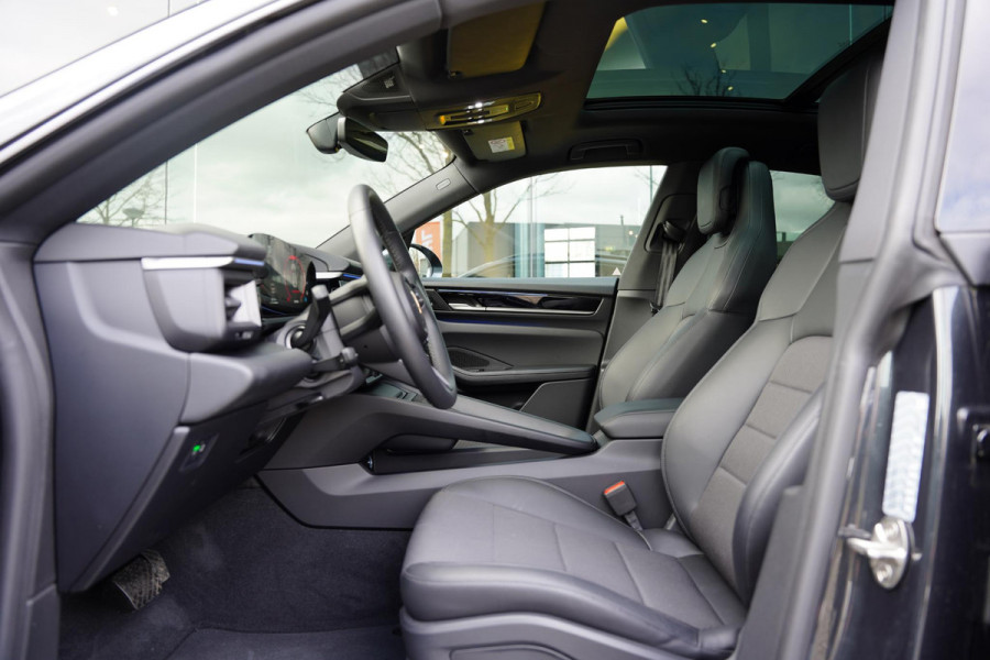 Porsche Macan 4 100 kWh Panoramadak / Passenger Display / RS Spyder Velgen