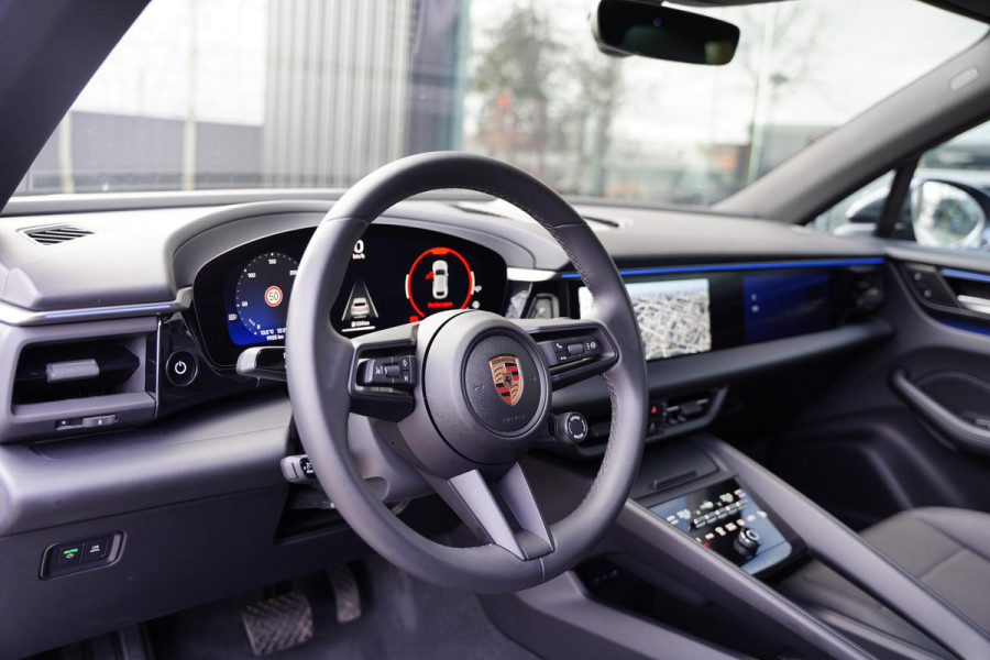 Porsche Macan 4 100 kWh Panoramadak / Passenger Display / RS Spyder Velgen