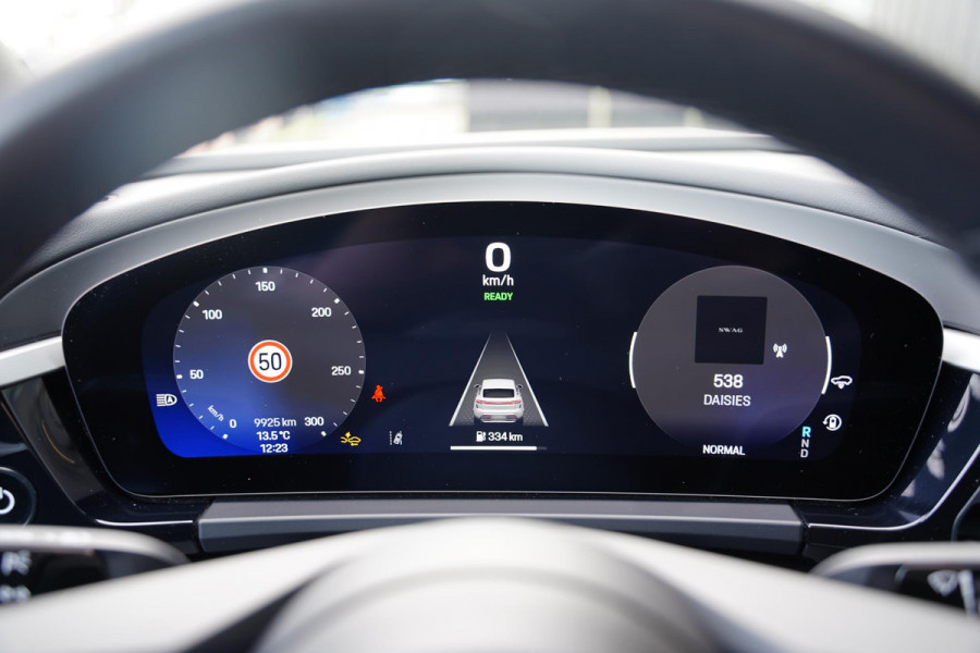 Porsche Macan 4 100 kWh Panoramadak / Passenger Display / RS Spyder Velgen