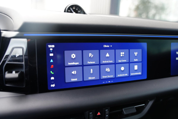 Porsche Macan 4 100 kWh Panoramadak / Passenger Display / RS Spyder Velgen