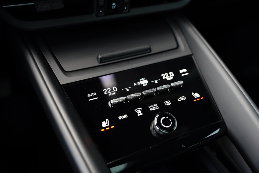 Porsche Macan 4 100 kWh Panoramadak / Passenger Display / RS Spyder Velgen