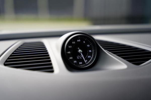 Porsche Macan 4 100 kWh Panoramadak / Passenger Display / RS Spyder Velgen