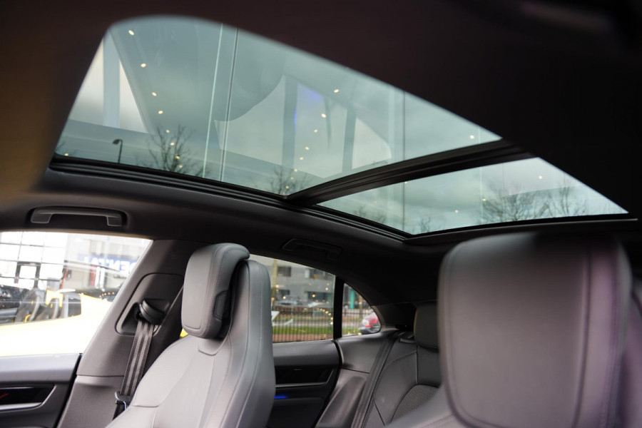 Porsche Macan 4 100 kWh Panoramadak / Passenger Display / RS Spyder Velgen