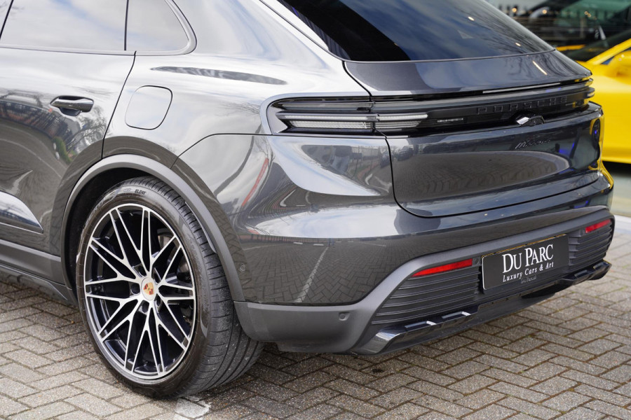 Porsche Macan 4 100 kWh Panoramadak / Passenger Display / RS Spyder Velgen