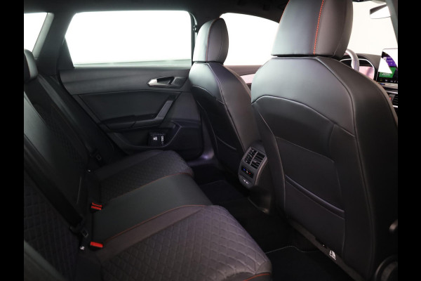 Seat Leon Sportstourer 1.5 TSI e-Hybrid Style Business Intense 204pk | Trekhaak | Safe & Drive | 18 inch velgen | Black Pack |